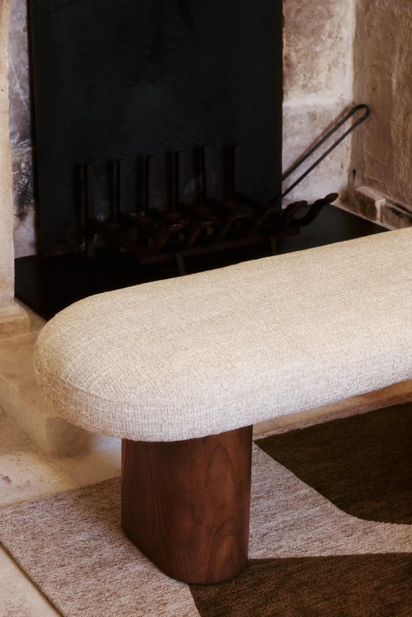 Banc, Tweed chenillé beige & Frêne massif teinte noyer, L132.5 Popa