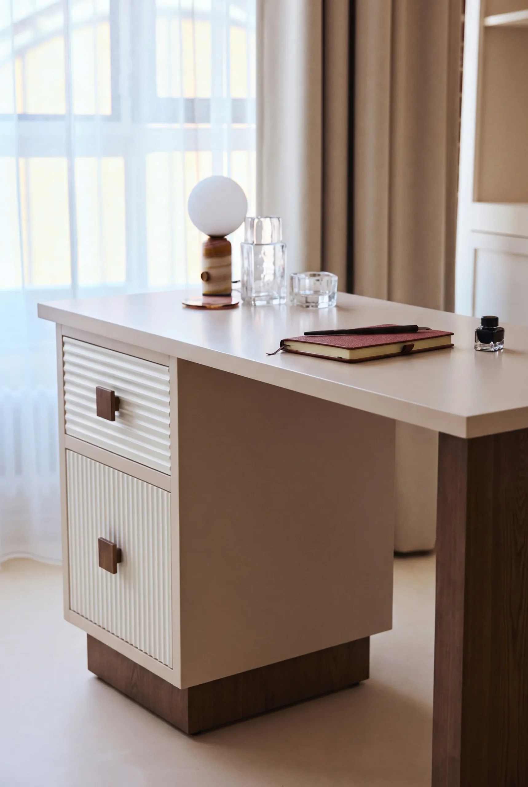 Bureau, Bois beige & Bois teinte noyer, L140 Archi