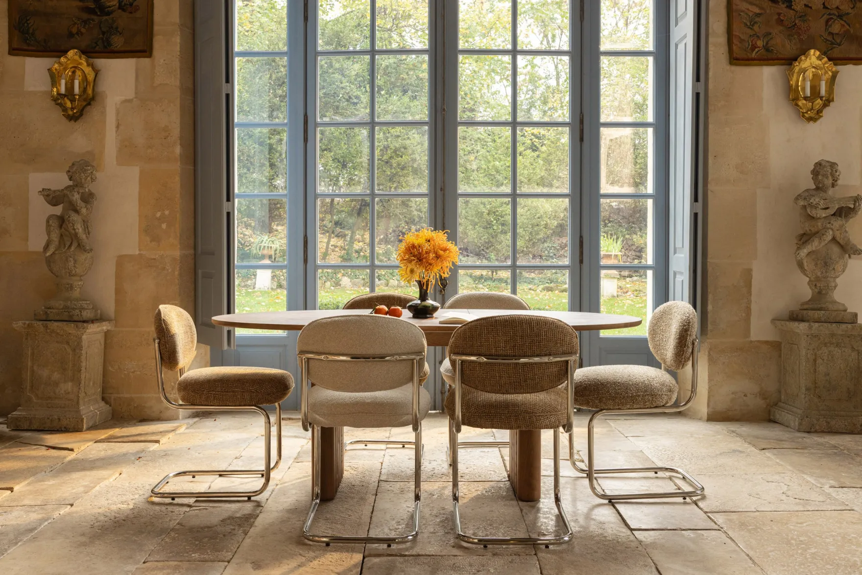 Chaise, Beige macchiato bouclé & métal chromé Amberta