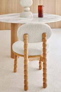 Chaise, Blanc avoine bouclé & bois de chêne Bold