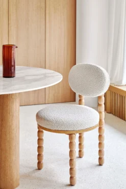 Chaise, Blanc avoine bouclé & bois de chêne Bold