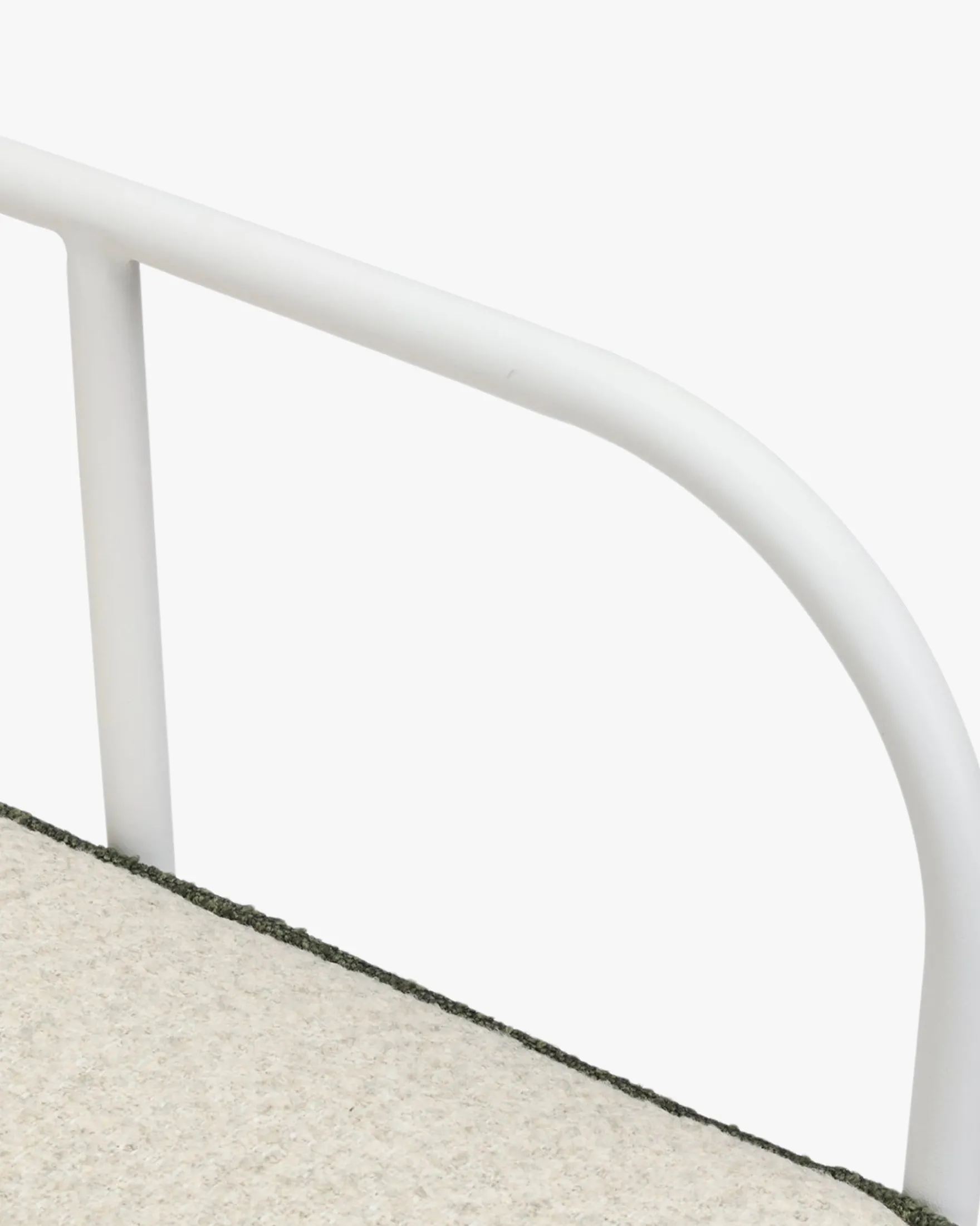 Chaise de jardin avec accoudoirs, Beige bouclé, vert sauge & métal blanc Maddalena