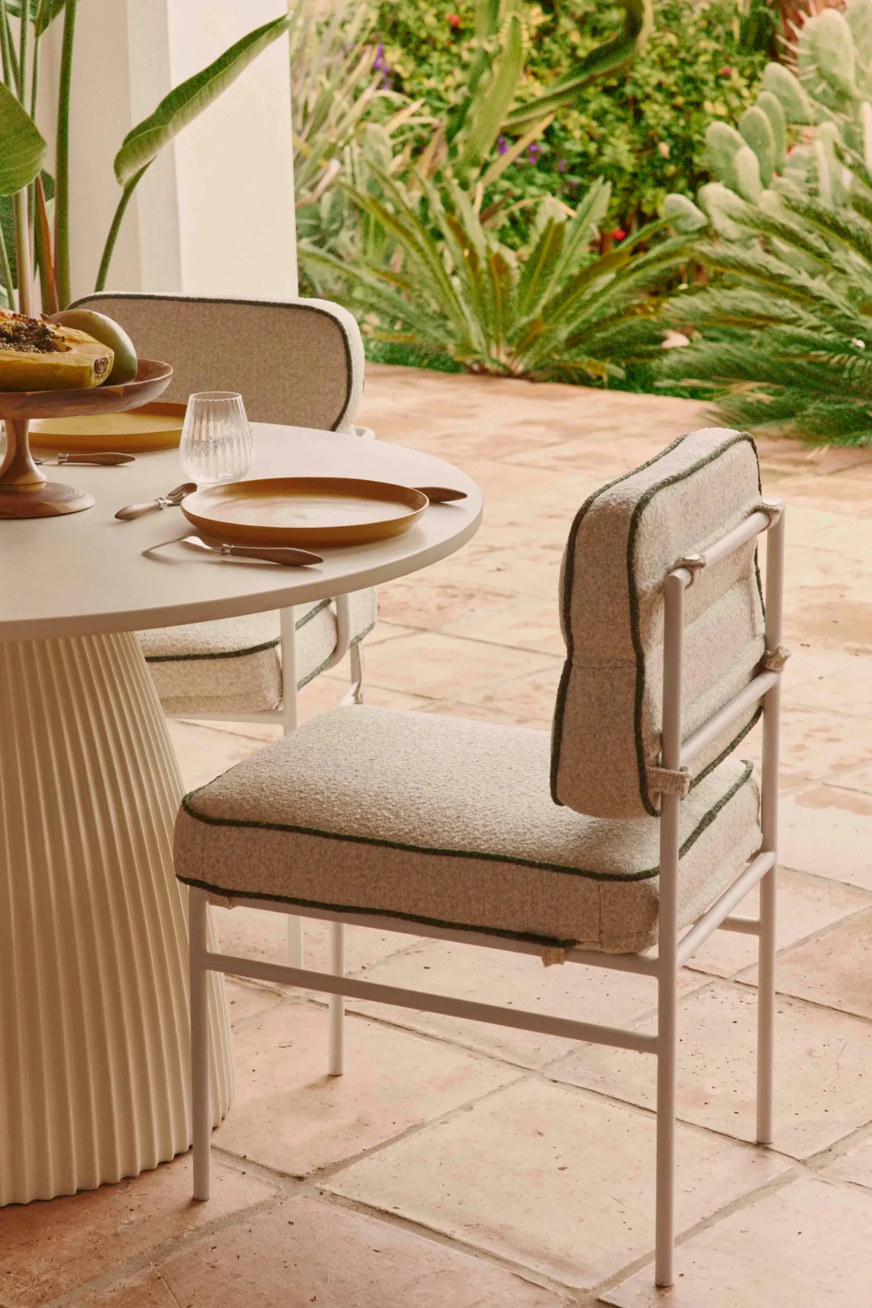 Chaise de jardin, Beige bouclé, vert sauge & métal blanc Maddalena