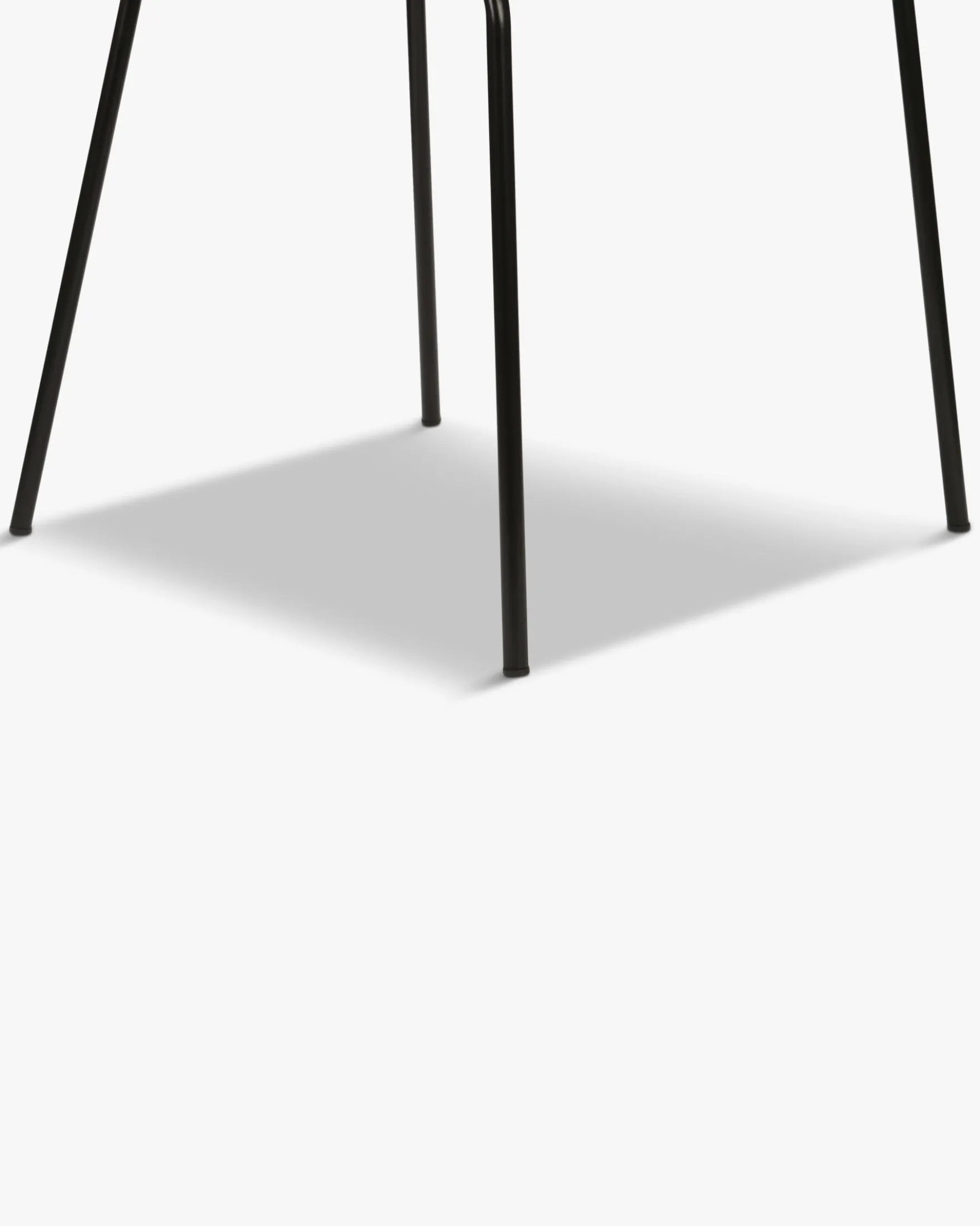 Chaise, Velours vert bouteille, bois noyer & métal noir Eero