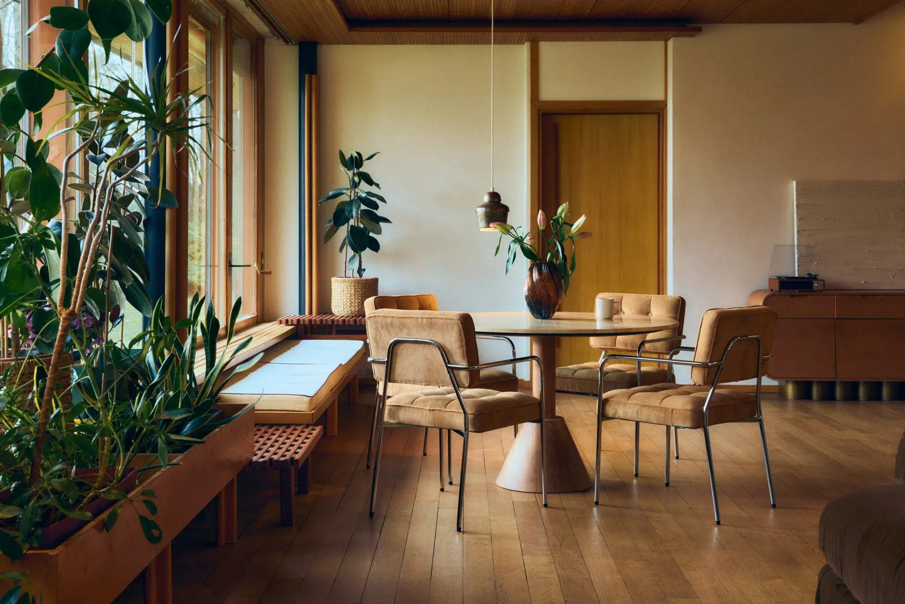 Ensemble de 4 chaises, Velours Côtelé Orange Abricot & Métal Chromé Orea
