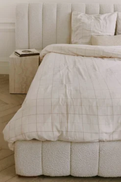 Lit 160x200, Blanc avoine bouclé & bois blond Snowy