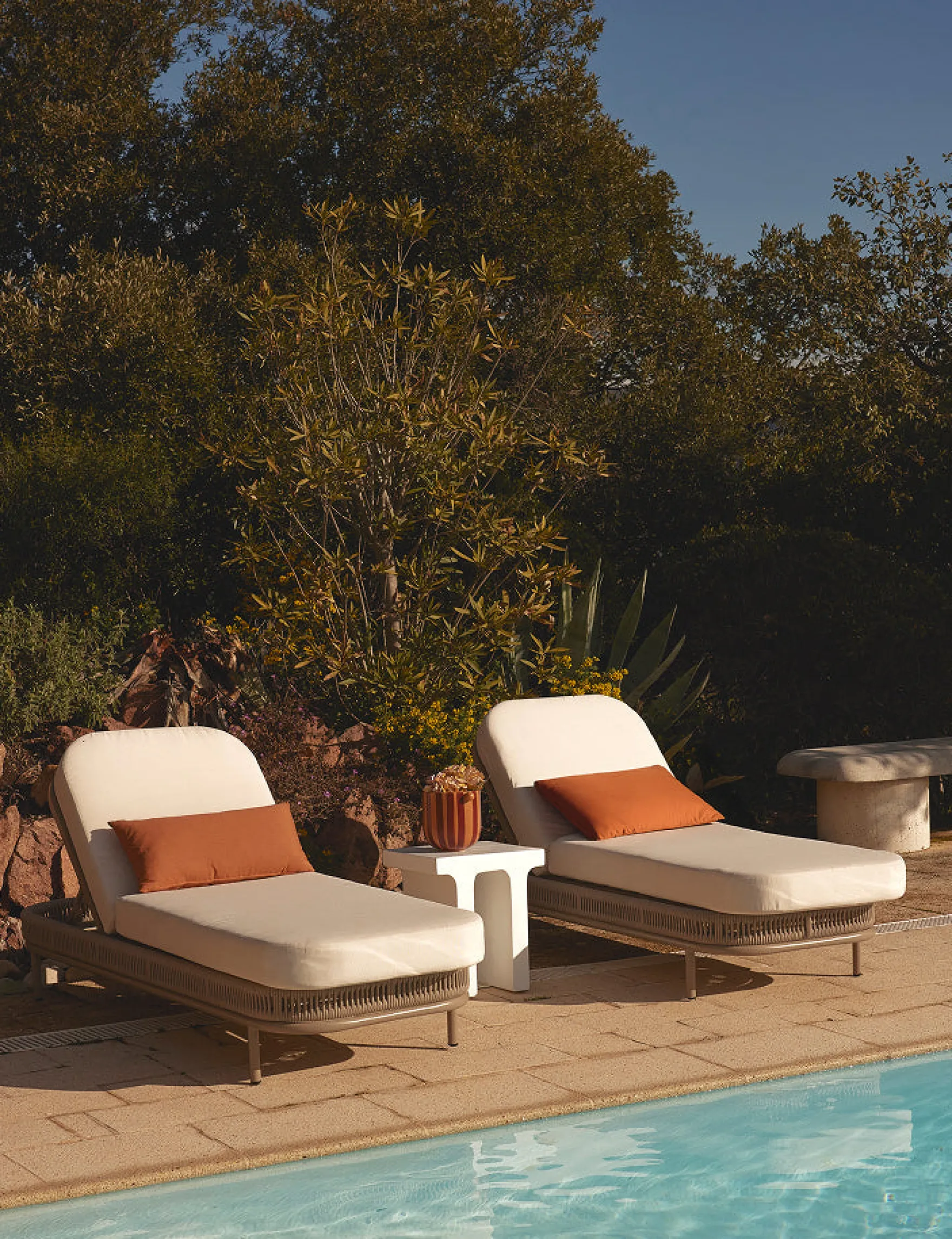 Lot de 4 bains de soleil, Tissu Waterproof Blanc & Métal taupe, L200 Florentino