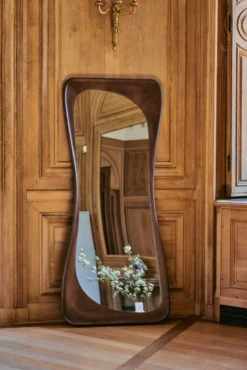 Miroir organique, Bois de Paulownia teinte noyer, H180 Kalahari