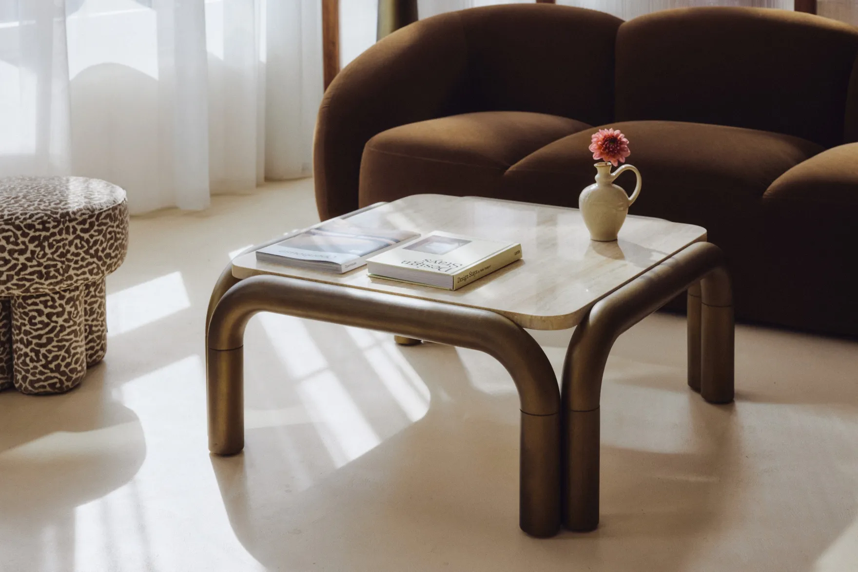 Table basse, Travertin et bronze brossé, L84 Arcia