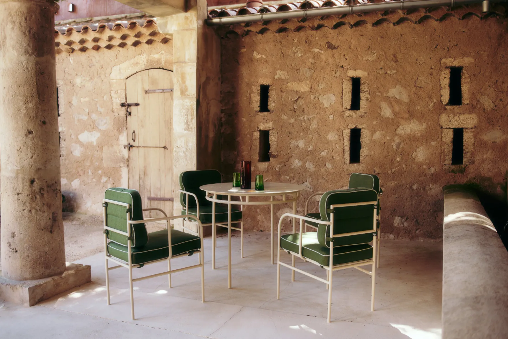 Table à manger de jardin, pour 4 personnes, Métal beige amande, Ø90 Maddalena