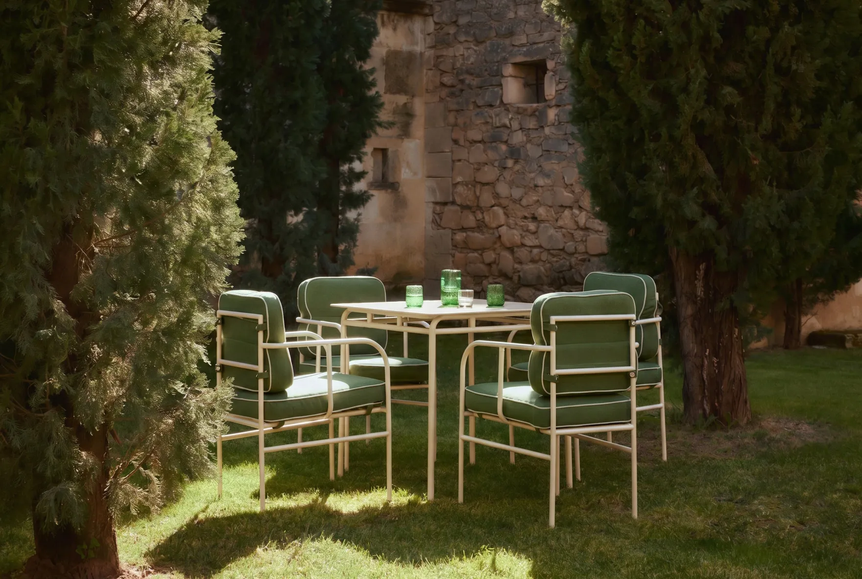 Table à manger de jardin, pour 4 personnes, Métal beige amande, 90x90 Maddalena