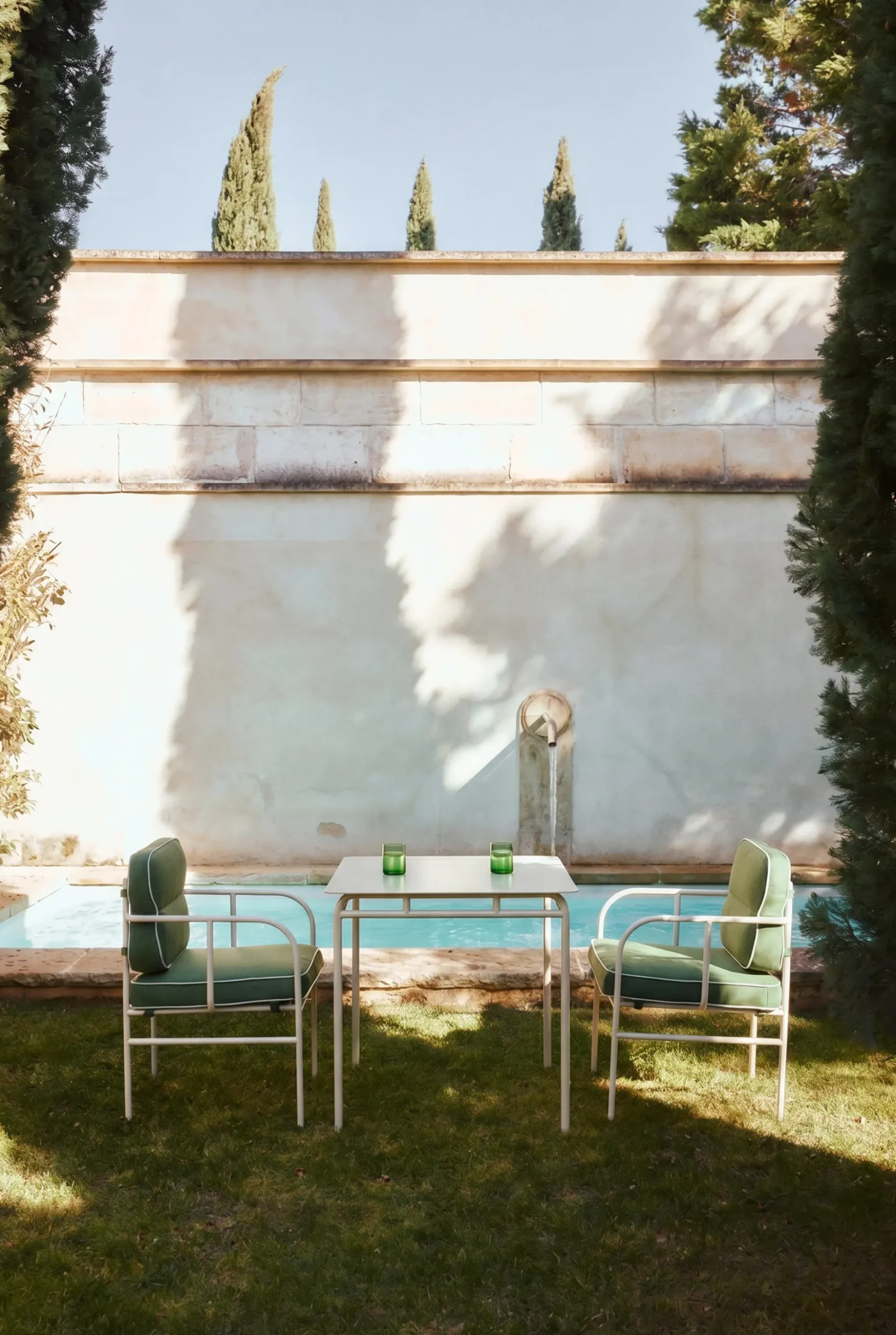 Table à manger de jardin, pour 4 personnes, Métal beige amande, 90x90 Maddalena