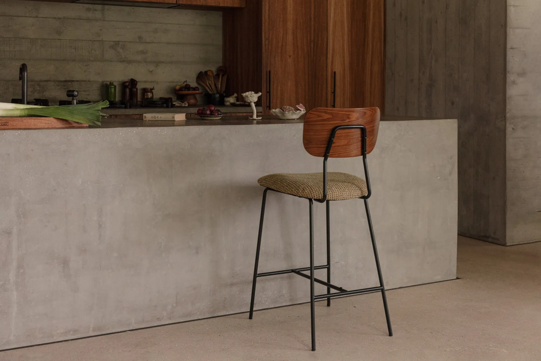 Tabouret de bar, Tweed jaune miami & métal noir, H68 Eero